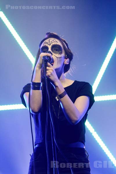 CHVRCHES - 2014-10-31 - PARIS - Grande Halle de La Villette - Lauren Eve Mayberry